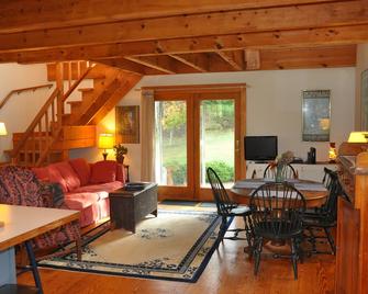 Privacy on 4 acres near Pamet River - Truro - Living room