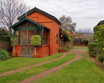 Paprika Cottage - Buxton Manor - North Adelaide - Outdoor view