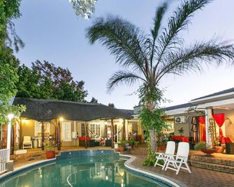 Sun Bell Lodge - Bellville - Pool