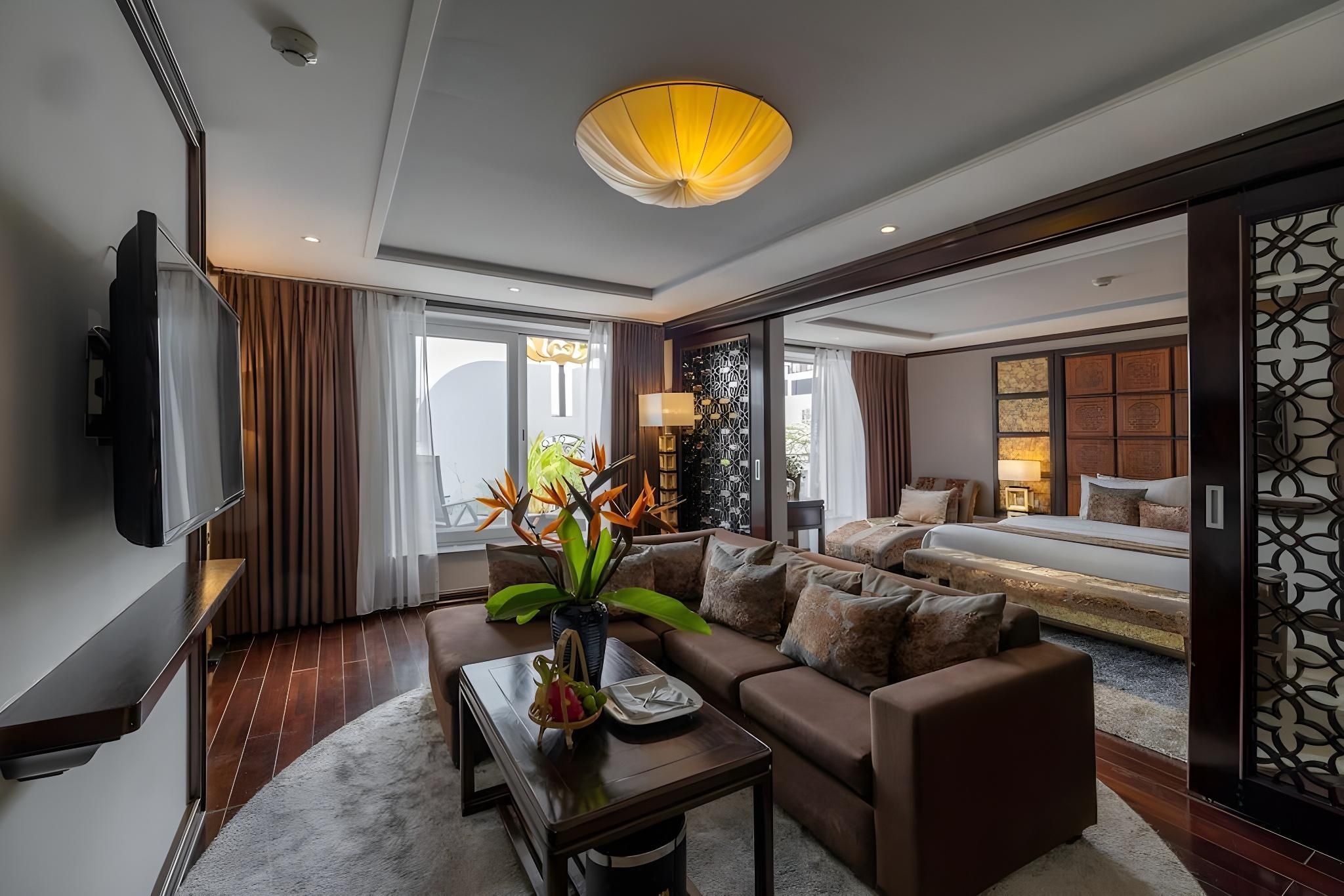 Golden Lotus Luxury Hotel