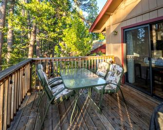Serenity in the Pines: Cozy Mountain Retreat - Twain Harte - Balkón