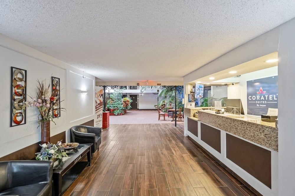 Coratel Plus Suites Wichita West Airport - וויצי'טה - דלפק קבלה