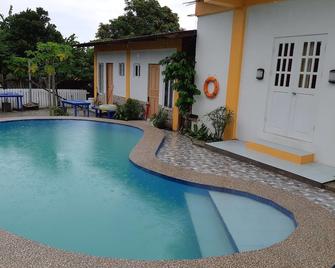 Davocol's Inn Batanes - Basco - Pool