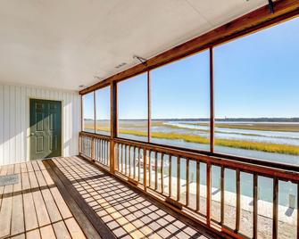 3 Mi to Beach Waterfront Condo in Chincoteague! - Chincoteague - Balcony