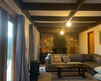 Roebank on the Blackwood River Cottage, Farm stay and Homestead - Bridgetown - Huiskamer
