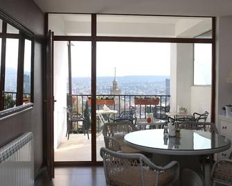 Tbilisi View Hotel - Tiflis - Balcón