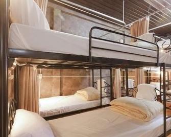 Gotum Hostel & Restaurant - Thị trấn Phuket - Phòng ngủ