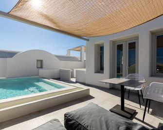 Serapias Suites - Vothonas - Alberca