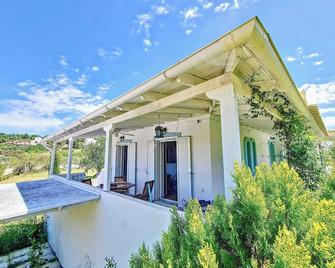 Jolie villa proche des plages - Agios Emilianos - Edificio