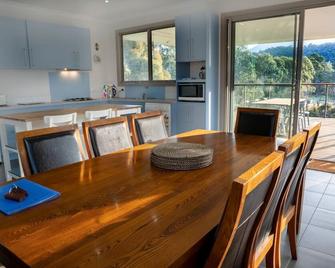 Dreaming of the Buckland - Porepunkah - Dining room