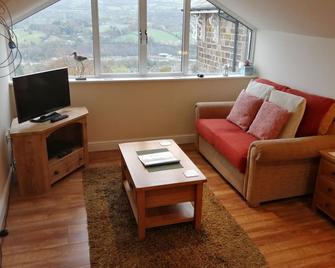 Birds Nest, Romantic getaway with stunning views - Matlock - Living room