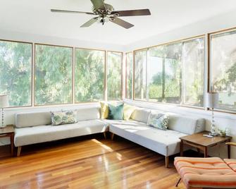 Silver Lake Mid-century Nestled In The Treetops - Los Angeles - Wohnzimmer