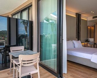 Nobbu Hotel Ksamil - Ksamil - Balkon
