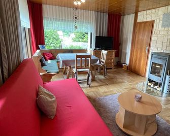 Detached vacation home with sauna and whirlpool for individual use - Masserberg - Huiskamer