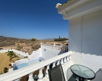 Cortijo Los Corazones - Cantoria - Balcón