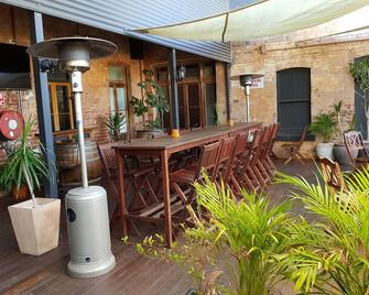 Commercial Hotel - Charters Towers - Patio