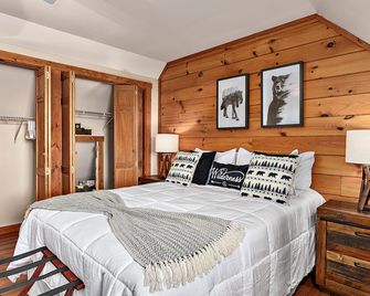 Breathtaking Mountain View Luxury Avl Cabin W/Hot Tub, Fireplaces, Hi-Speed Wifi - Weaverville - Bedroom