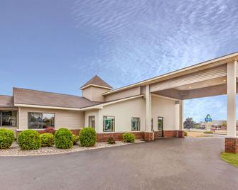 Days Inn by Wyndham Alpena - Alpena - Building