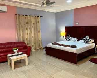 Royal Lee's Hotel - Akuapim-Mampong - Habitación