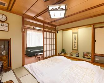 Business Hotel Tetuya - Asago - Schlafzimmer