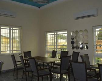 Best Budget Hotel - Abuja - Comedor