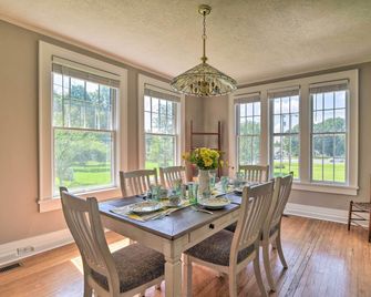 Glasgow Home w/ Porch: Close to Lake & Caves! - Glasgow - Dining room