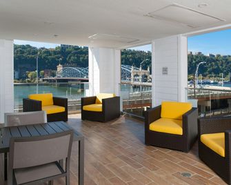 Fairfield Inn & Suites by Marriott Pittsburgh Downtown - Pittsburgh - Balcony
