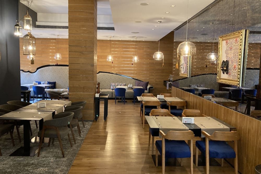 Graffit Gallery Design Hotel - וארנה - מסעדה