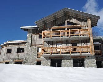 Chalet L' Ours Blanc, Luxury 18/20-Person Chalet, Heated Sauna Jacuzzi, Spa. - Champagny-en-Vanoise - Building