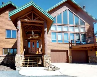 Spacious Cabin BBQ, Ping Pong Table and Deck in Silverthorne, Colorado - Silverthorne - Building