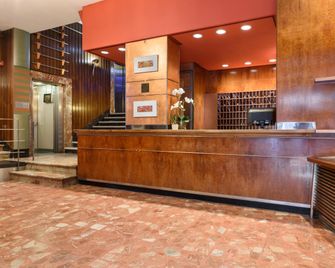 Hotel Quindós - León - Receptionist