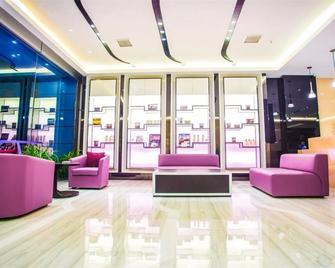 Lavande Hotel Xiaogan Beijing Road Branch - Xiaogan - Lobby