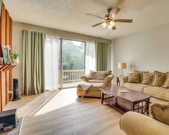 Spacious Mountain Home Retreat Near Norfork Lake! - Mountain Home - Obývací pokoj