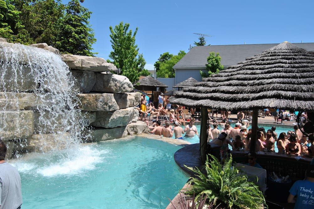Commodore Resort - Put-in-Bay