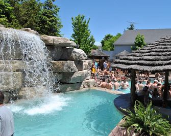 Commodore Resort - Put-in-Bay