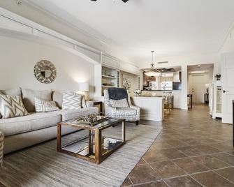 Ave Maria Condo - Walking Distance from Ave Maria University and Church! - Immokalee - Sala de estar