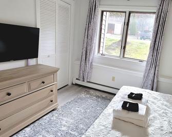 Newly Renovated 2BR - walk to lift; walk to Stratton Village; easy parking - Stratton - Bedroom