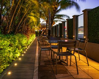 Grand Coastal Hotel - Georgetown - Innenhof
