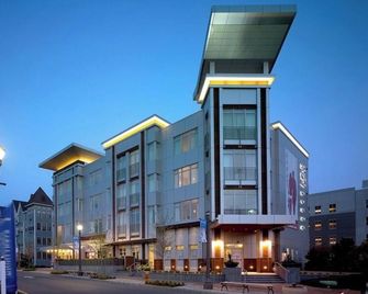 Well Designed Suite w/ Balcony | Relaxing Stay After Busy Day at Pier Village - Long Branch - Edificio