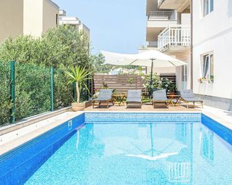 Apartments Seaview - Tučepi - Pool