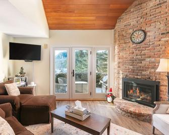 Wentworth Condo On Jacksons XC Ski Trails, Close To Attitash, Wildcat, Cranmore - Jackson - Living room