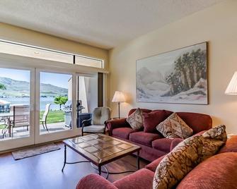 Lake Chelan Shores Happy Days 19 2 - Chelan - Living room