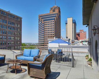 SpringHill Suites by Marriott Memphis Downtown - ממפיס - מרפסת