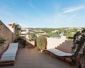Romantic apartment with sea view on the Maddalena archipelago. - Porto Pozzo - Balcón