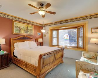 Half-Mi to River Walk: 'Rose Cottage' in Truckee! - Reno - Bedroom