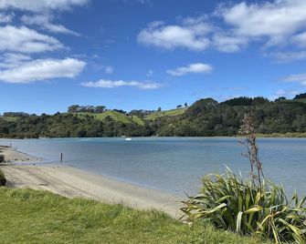 Cooks Estuary Escape - Waterfront at your doorstep - Hahei - Beach