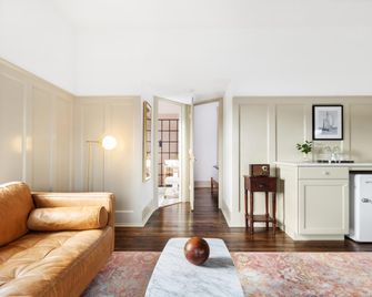 Arrive Wilmington - ווילימינגטון - סלון