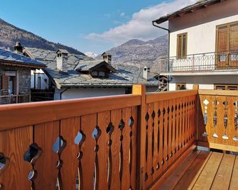 Fenat - Introd - Balcony