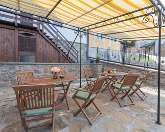 History Inn Unique Guest House - Veliko Tarnovo - Patio
