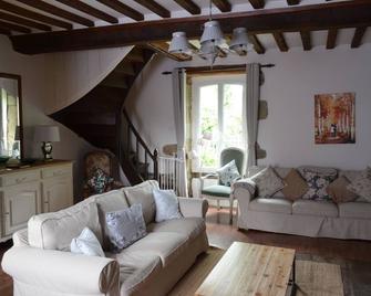 La Drutière Farmhouse is a beautiful rural gem,w/pool - La Lande-de-Goult - Sala de estar